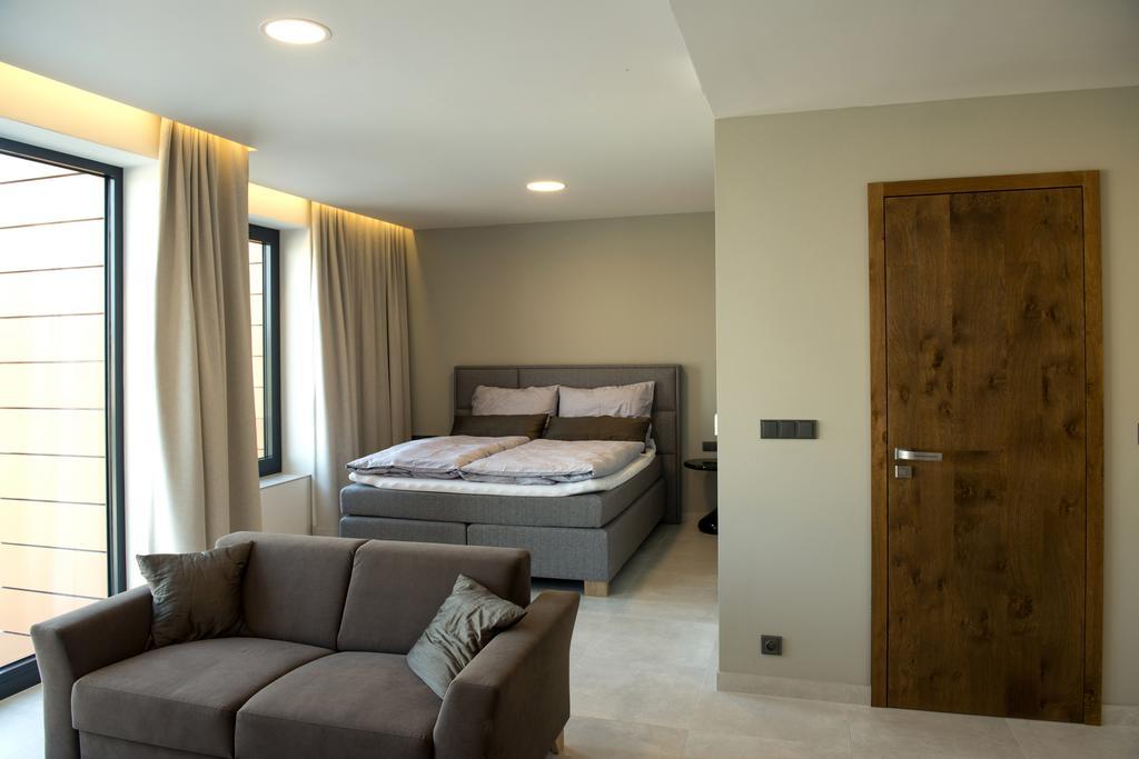 Mg Restaurace/Luxury Apartments Mladá Boleslav المظهر الخارجي الصورة