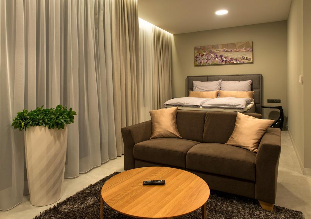 Mg Restaurace/Luxury Apartments Mladá Boleslav المظهر الخارجي الصورة