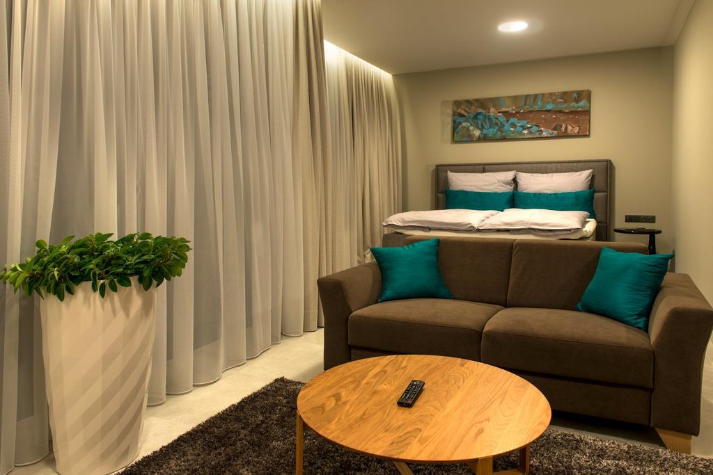 Mg Restaurace/Luxury Apartments Mladá Boleslav المظهر الخارجي الصورة