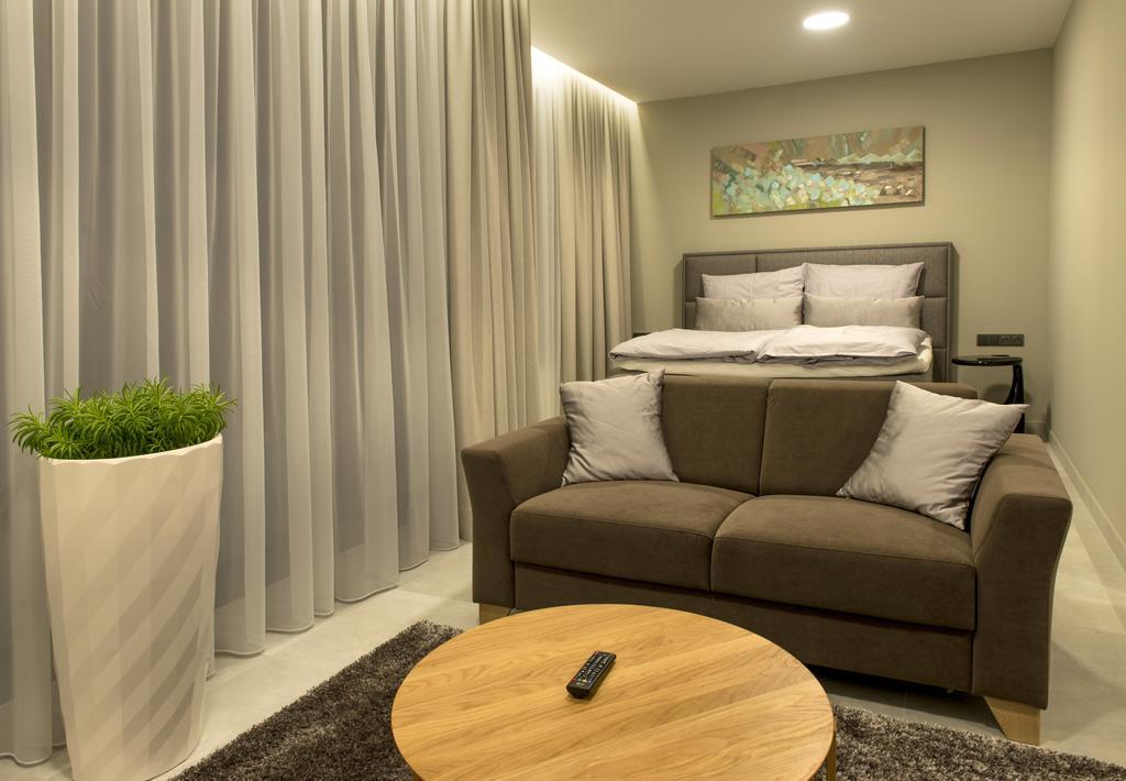 Mg Restaurace/Luxury Apartments Mladá Boleslav المظهر الخارجي الصورة