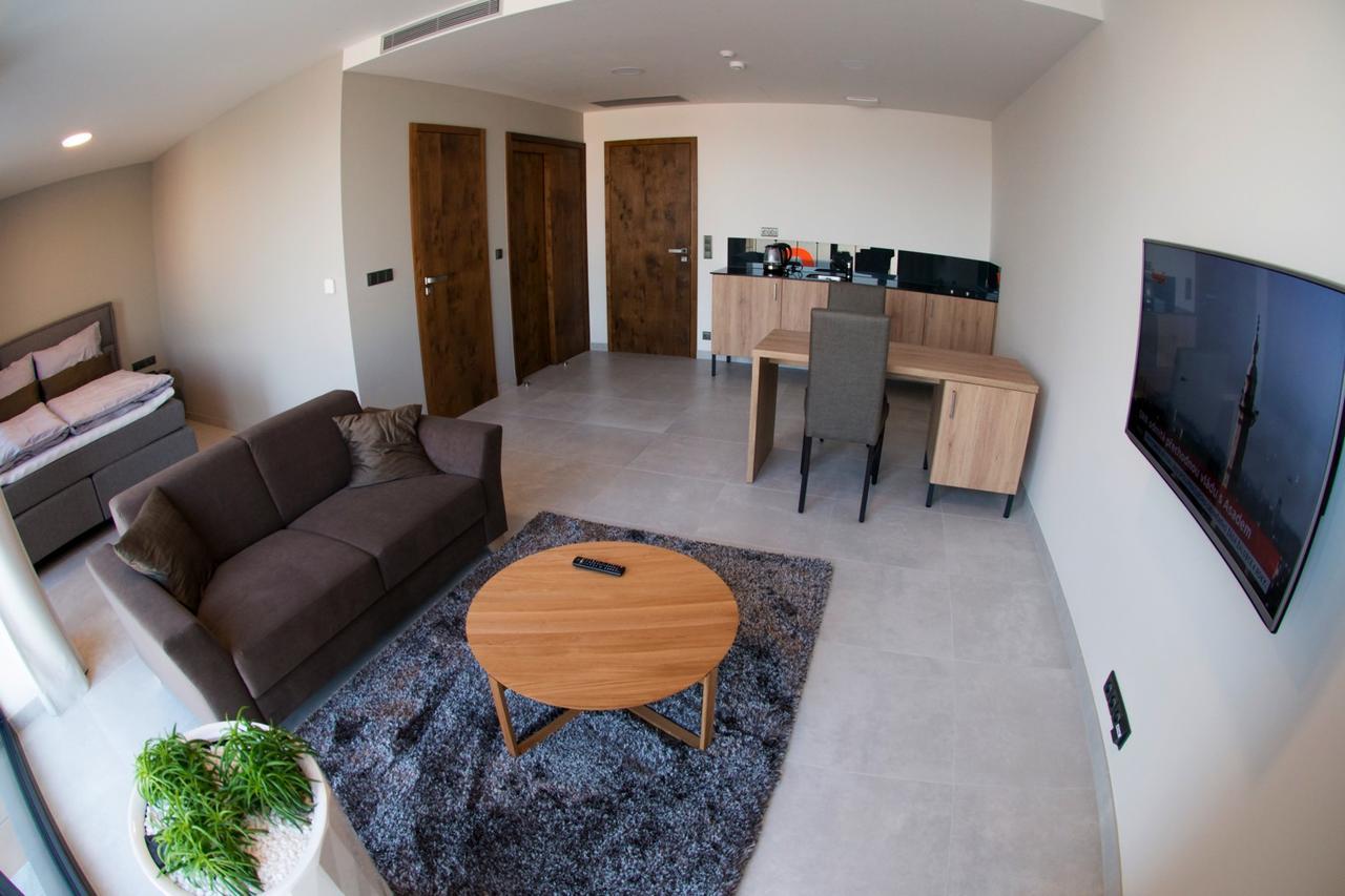 Mg Restaurace/Luxury Apartments Mladá Boleslav المظهر الخارجي الصورة