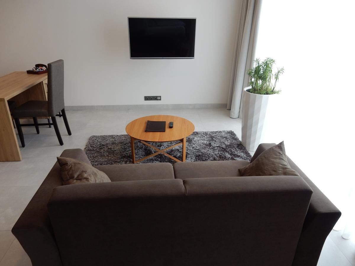Mg Restaurace/Luxury Apartments Mladá Boleslav المظهر الخارجي الصورة