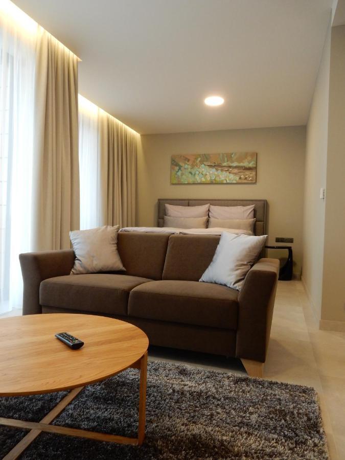 Mg Restaurace/Luxury Apartments Mladá Boleslav المظهر الخارجي الصورة